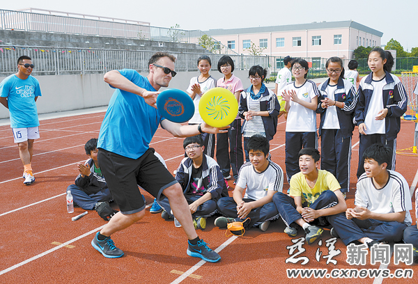 极限飞盘飘进课堂--慈溪新闻网