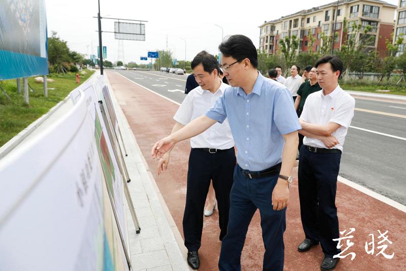 昨天上午,宁波杭州湾新区管委会主任,党工委书记,市委书记杨勇率市委